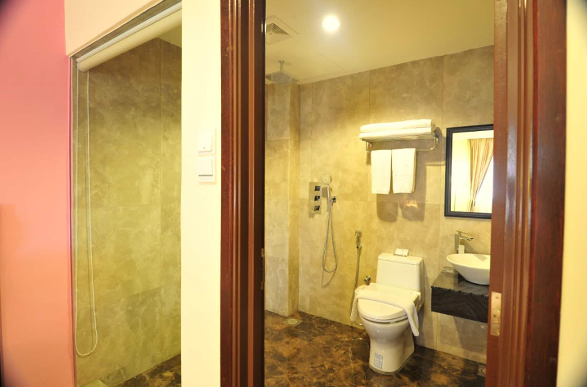 Hallmark Crown Hotel Malacca Exteriör bild