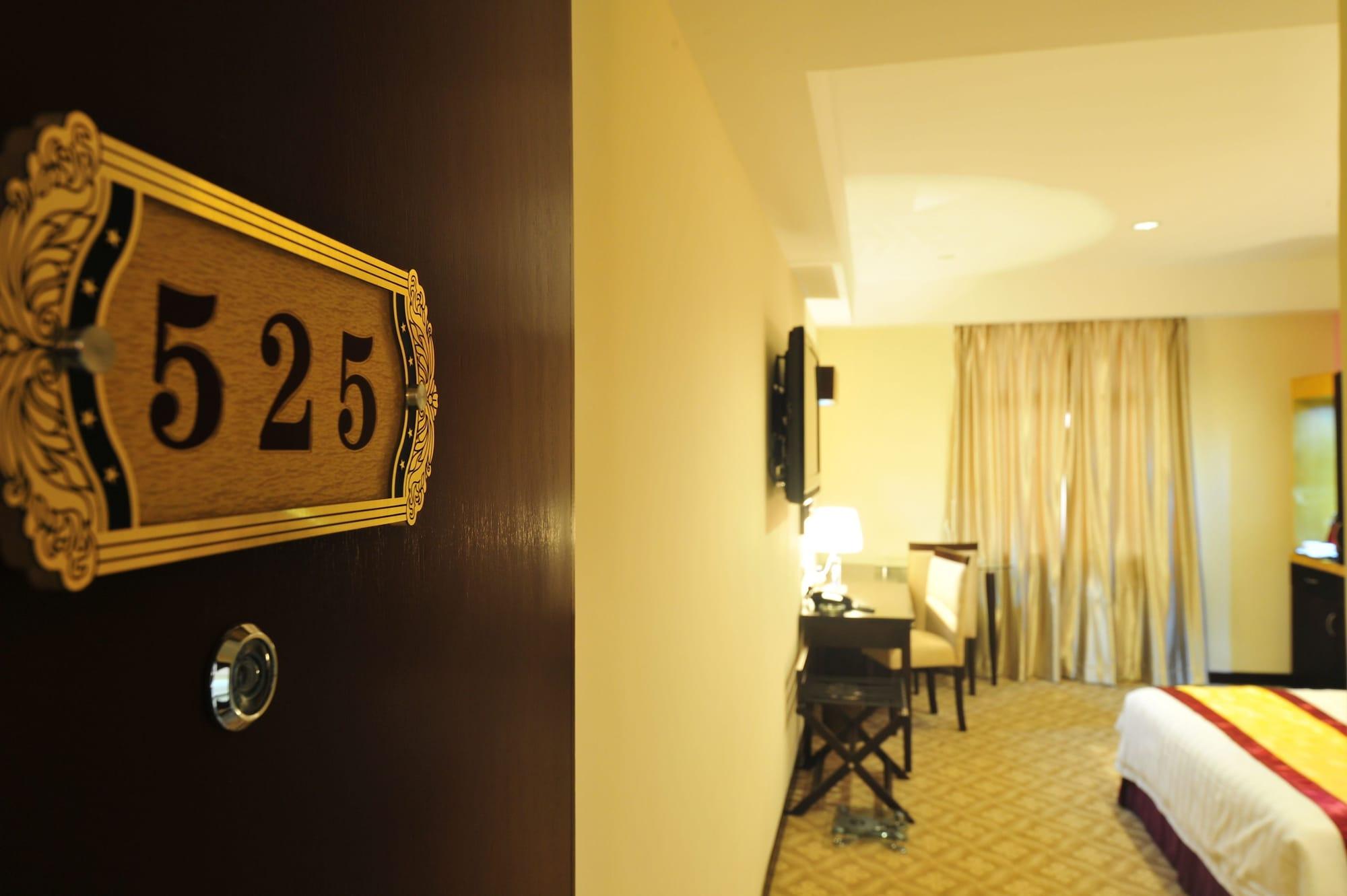 Hallmark Crown Hotel Malacca Exteriör bild