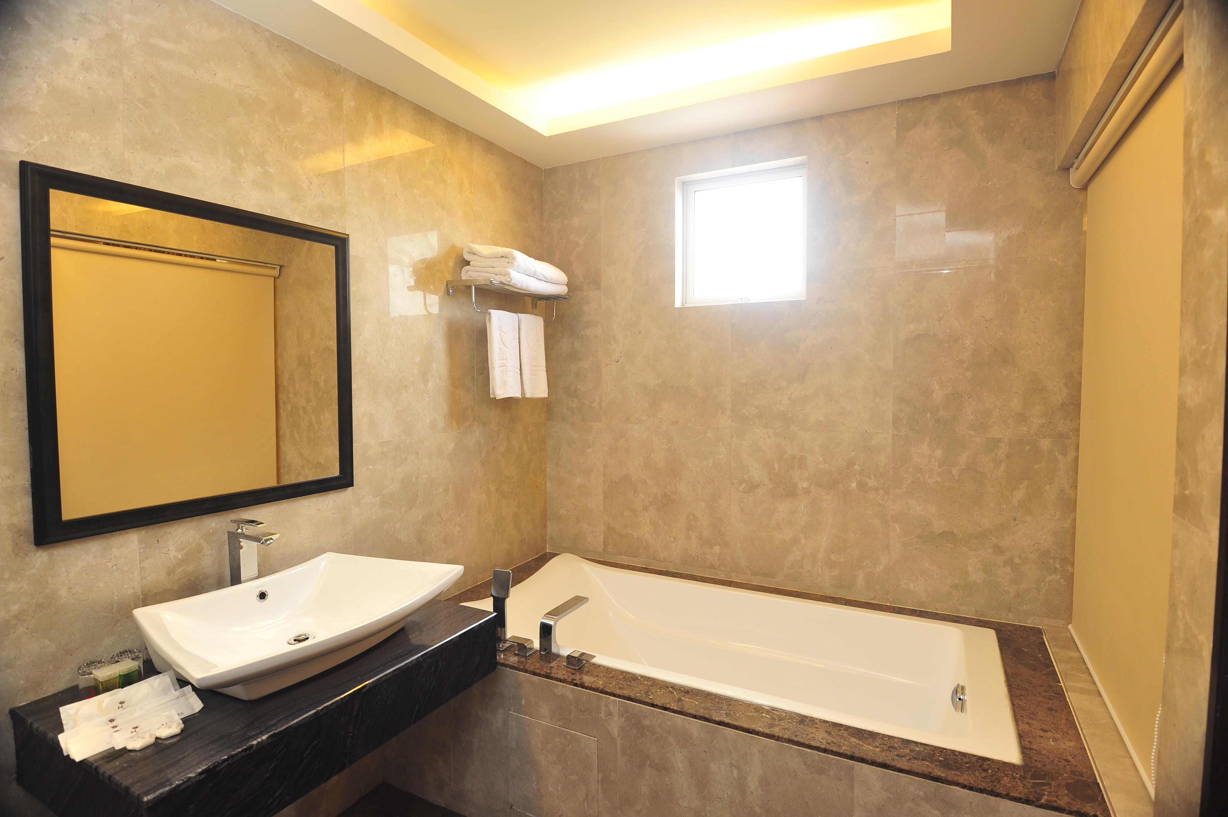 Hallmark Crown Hotel Malacca Exteriör bild