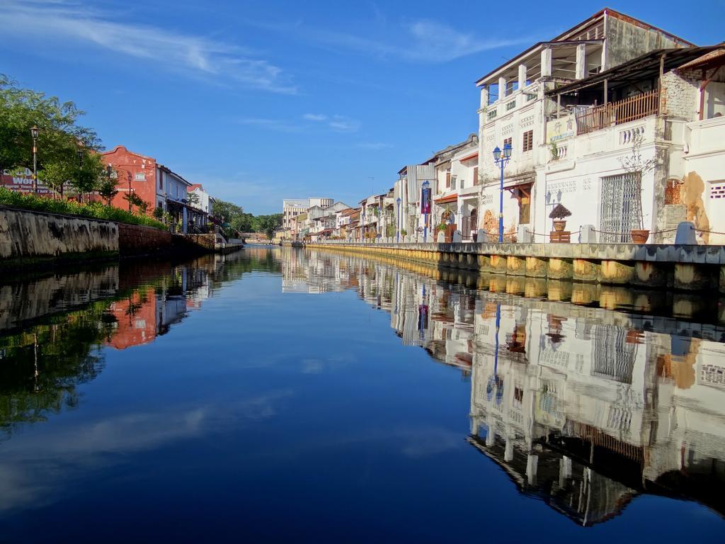 Hallmark Crown Hotel Malacca Exteriör bild
