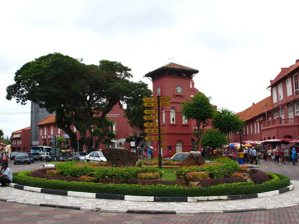 Hallmark Crown Hotel Malacca Exteriör bild