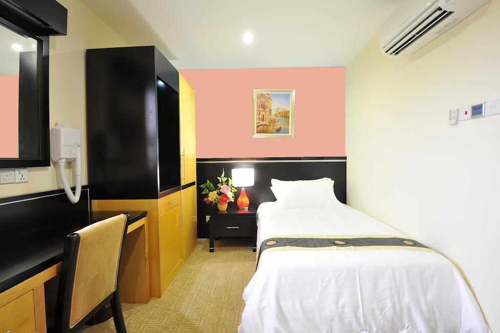 Hallmark Crown Hotel Malacca Exteriör bild