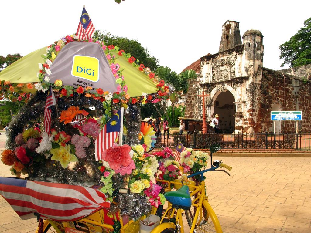 Hallmark Crown Hotel Malacca Exteriör bild