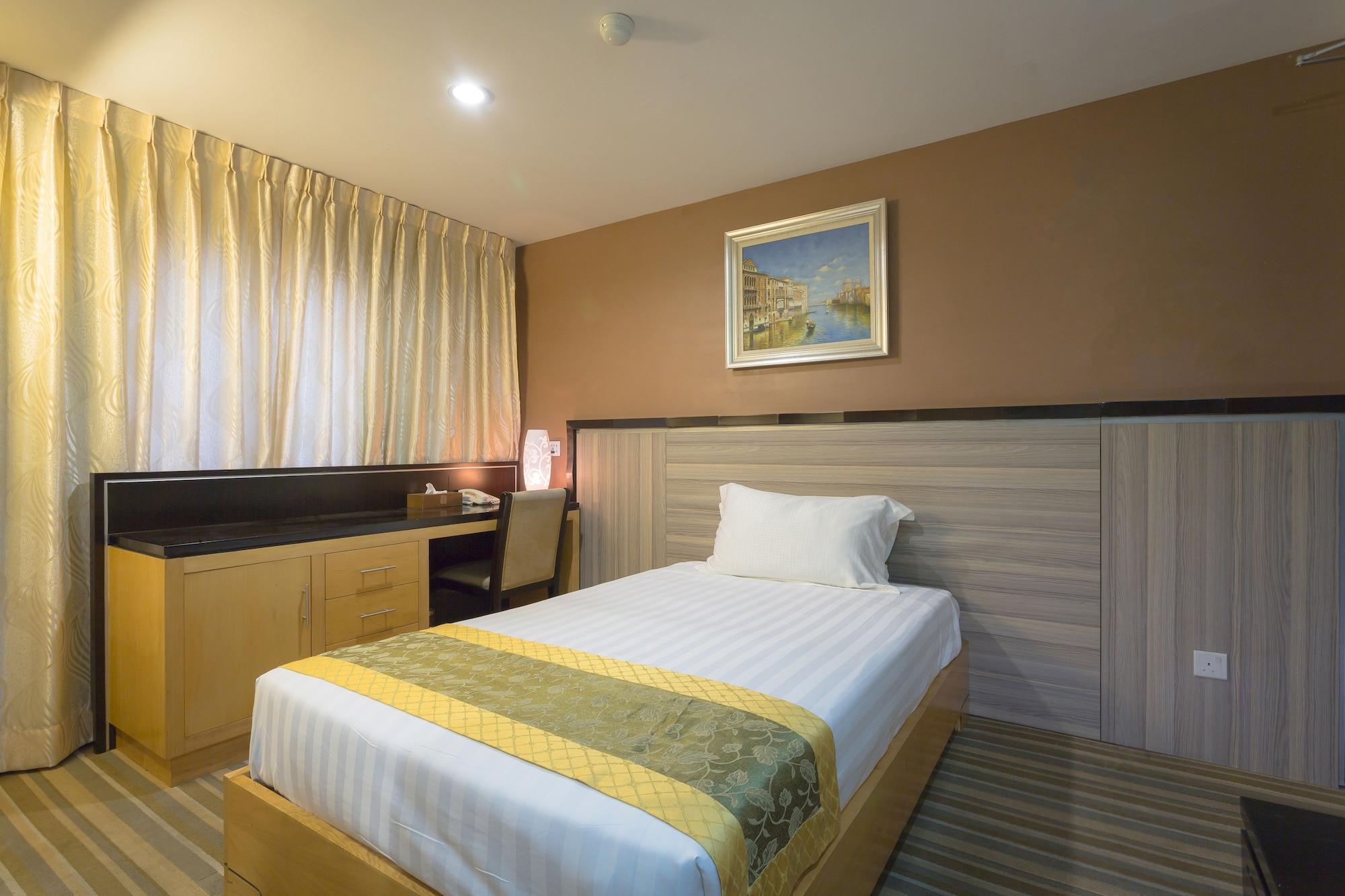 Hallmark Crown Hotel Malacca Exteriör bild