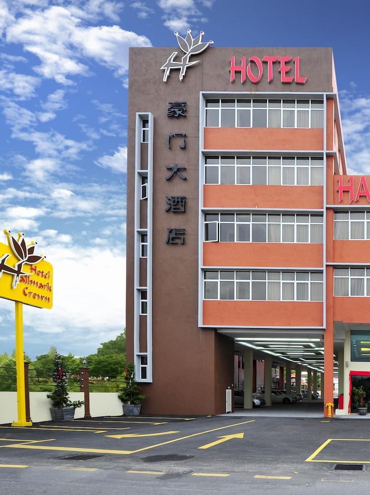 Hallmark Crown Hotel Malacca Exteriör bild