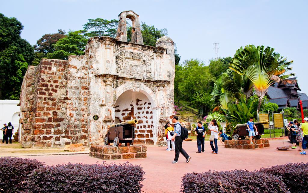 Hallmark Crown Hotel Malacca Exteriör bild