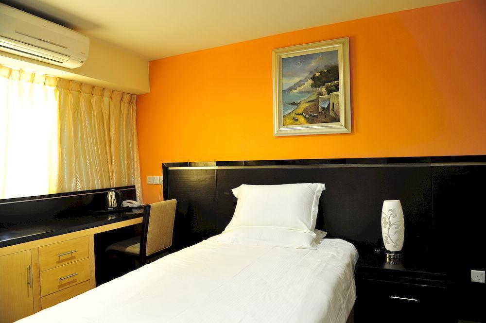 Hallmark Crown Hotel Malacca Exteriör bild