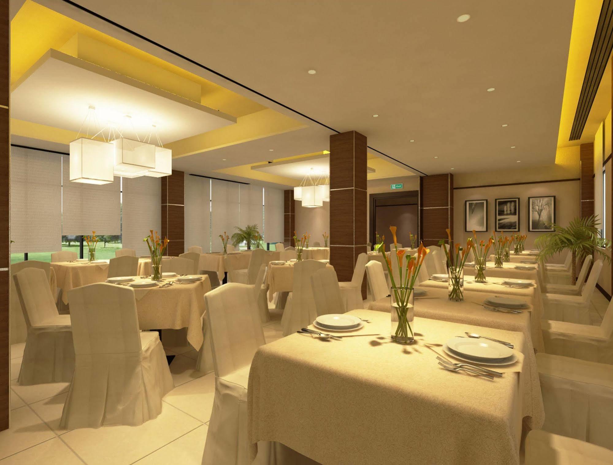 Hallmark Crown Hotel Malacca Exteriör bild
